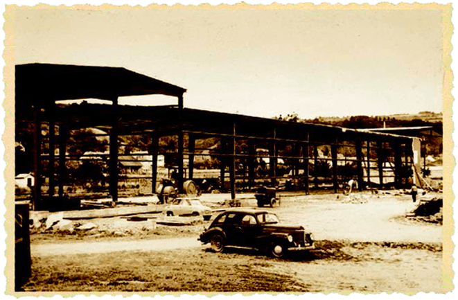1962 - Montage du premier site de production sur 700 m2 1962 - Montage du premier site de production sur 700 m2