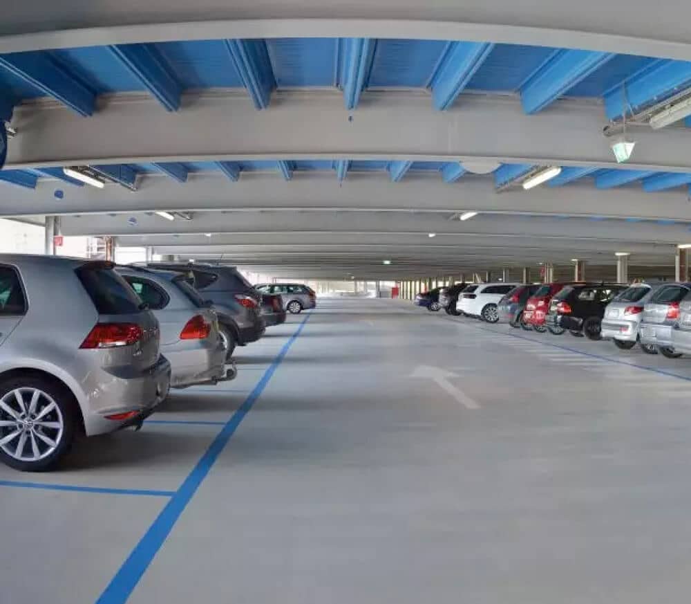 Un plan de maintenance préventive pour l'entretien des plancher et sols du parking permet de conserver un parc de stationnement propre et opérationnel